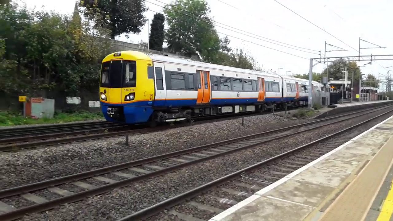 Trains at: Bushey, WCML, 24/10/2020