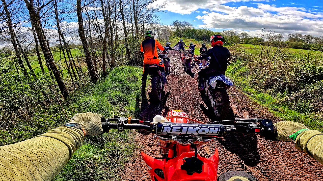 Я поехал на соревнования по эндуро на своем мотоцикле Honda CR500.