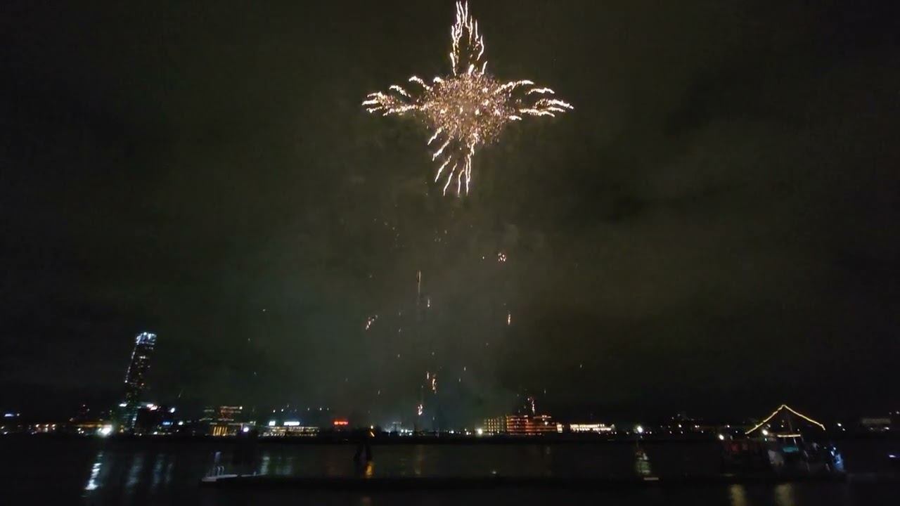 Happy New Year 2024 fireworks in #göteborg #gothenburg  #sweden