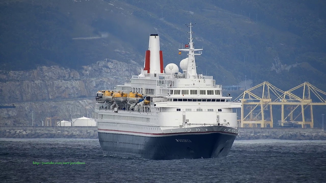 Cruise Ship BOUDICCA arrives in A Coruña [4K]