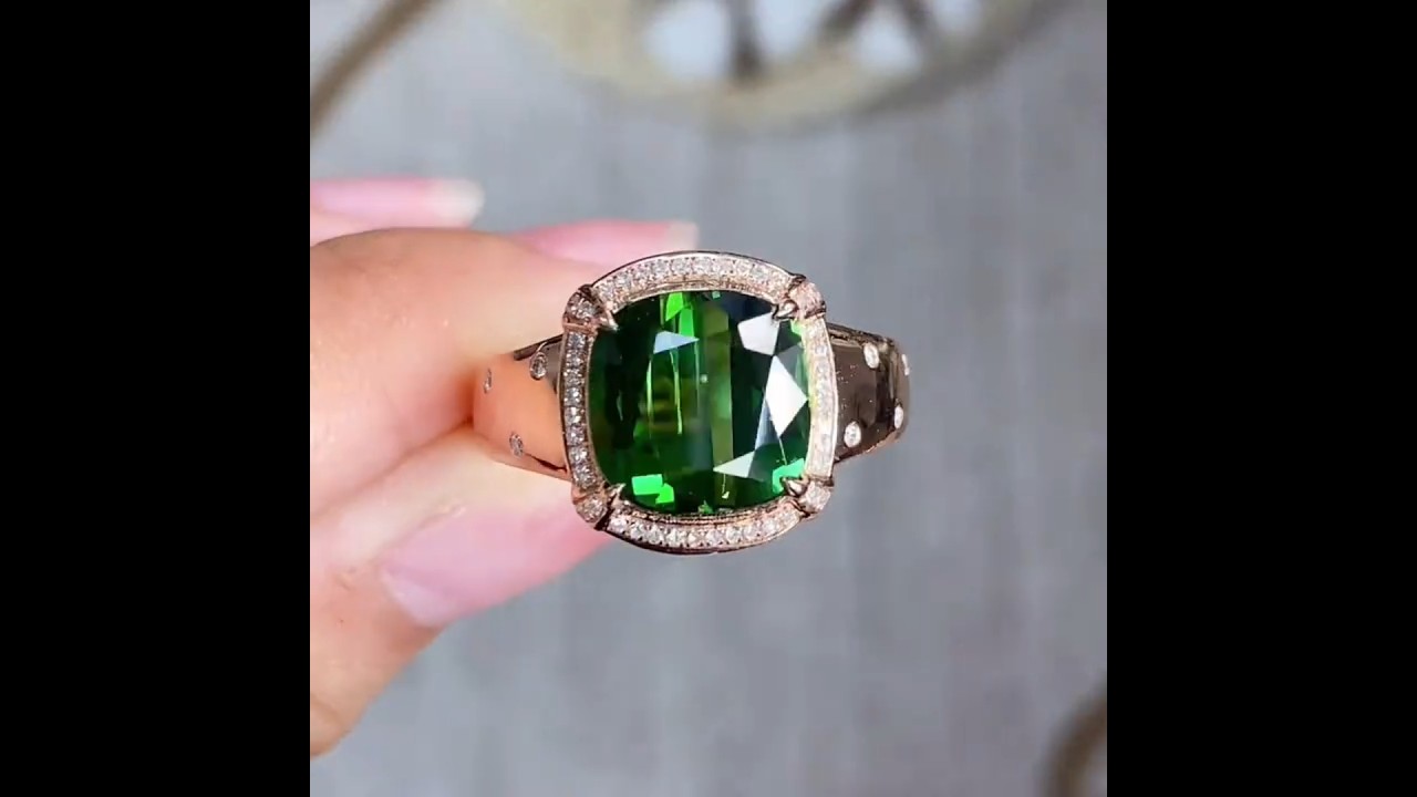 A magnificent green tourmaline ring, crafted to perfection #greentourmaline #jewelry #finejewelry