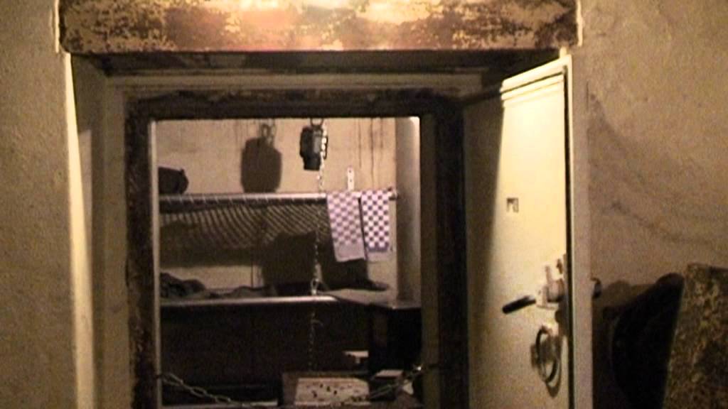 Bunker Atlantikwall Museum Scheveningen.mpg