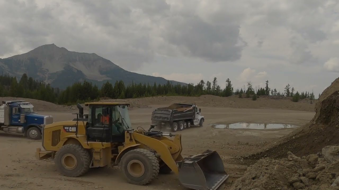 Cat 950GC Loading Trucks