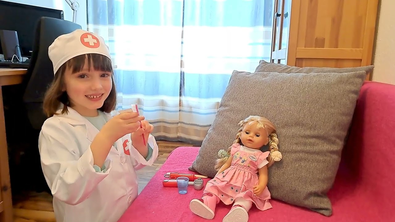 Как стоматолог Аня кукле зубки лечила
