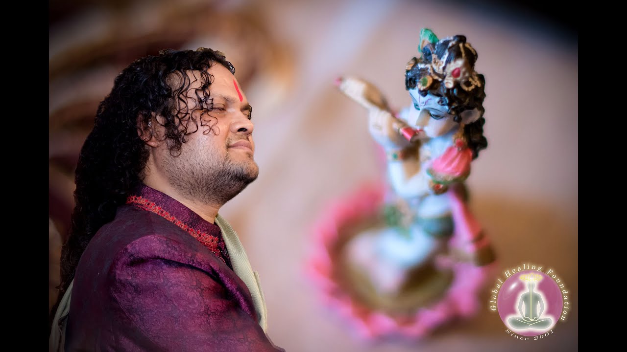His Holiness Shree Sooraj Beeharry Singing for Krishna