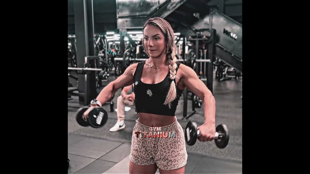 Isa Pereira in an ice bath. 🥶 | Cupom de desconto: GYMTITANIUM na 