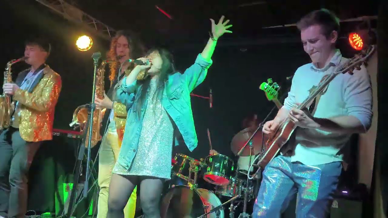 VID 20260218 204157  MAGGY & The ZOUZOUS