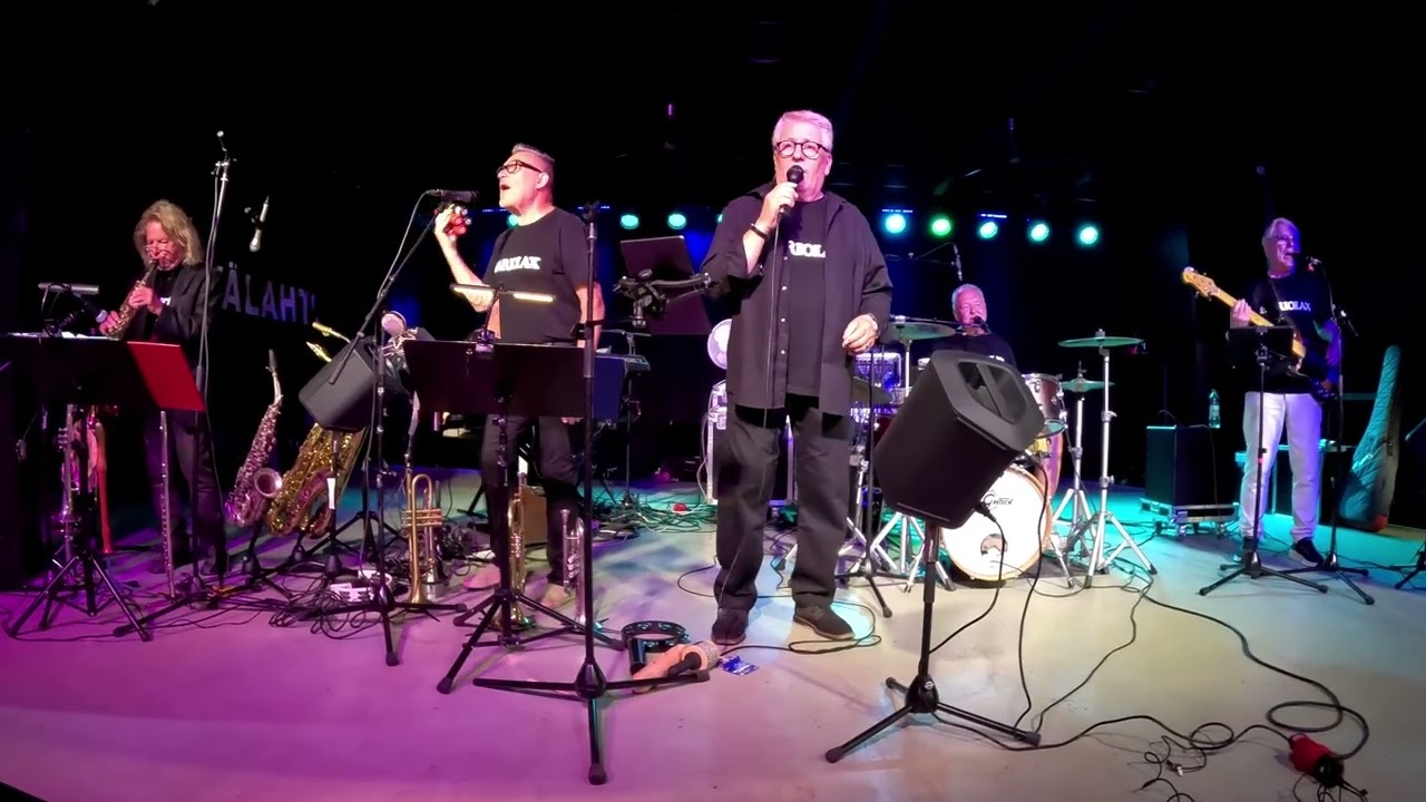 Arto Nuotio & Jussi Lammela & Hariolax - Ollaan lähekkäin