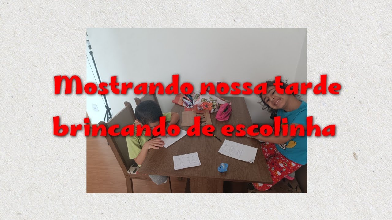 Nossa tarde , brincando de escolinha , eles brigam , mas aprendem rsrs 