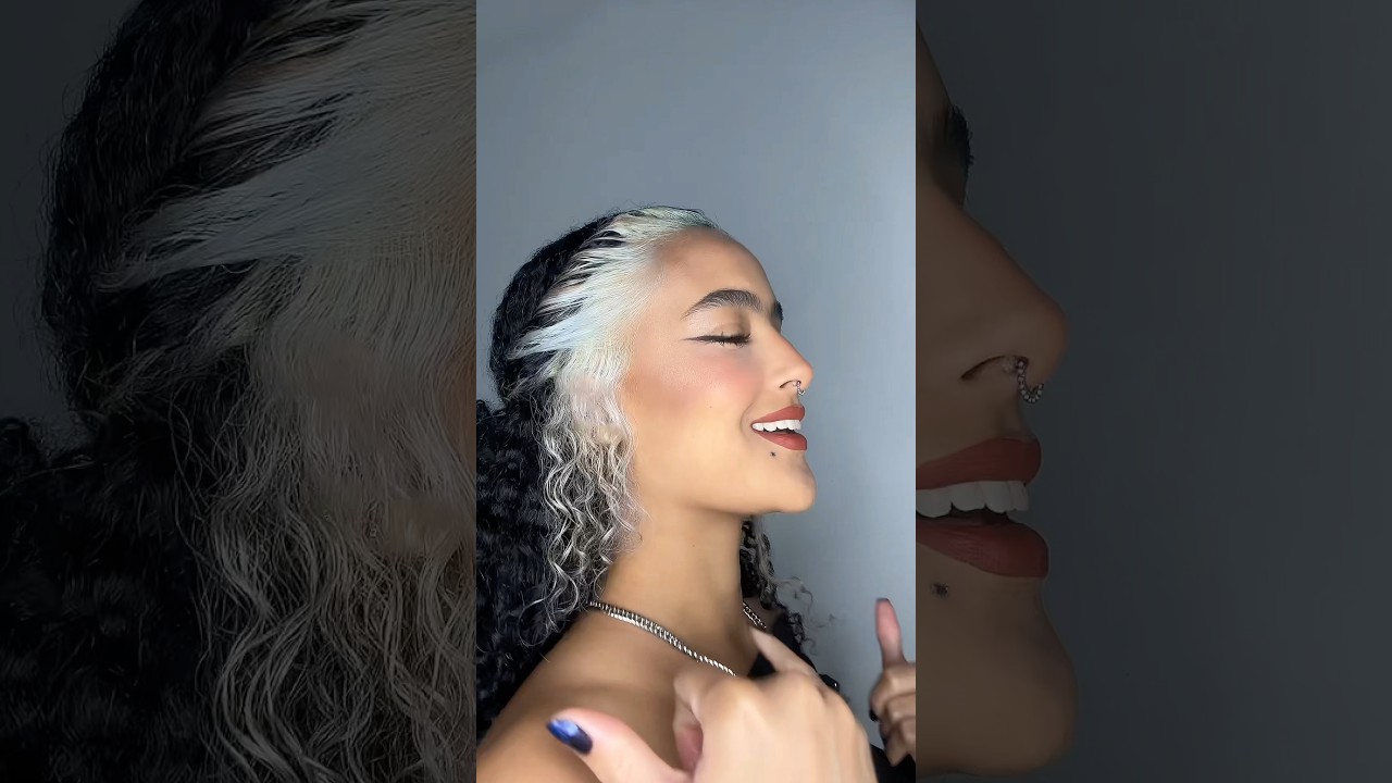 Mecha branca na frente do cabelo cacheado, sim!#mecha #platinado #cacheadas #cachos
