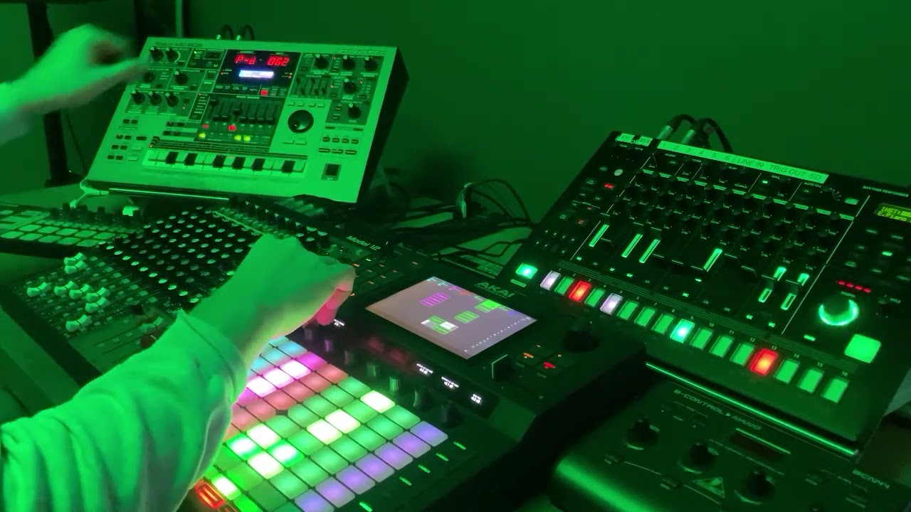Dawless Groovebox Techno | Pounding Hard Groove Techno |  Akai Force | Roland TR-8S | Roland MC 505