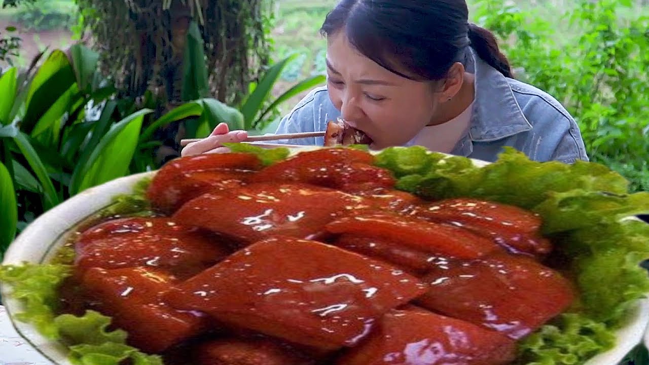 小雨吃東坡肉，倒上珍藏已久的女兒紅慢燉，肥而不膩超好吃！【市民朱小雨】
