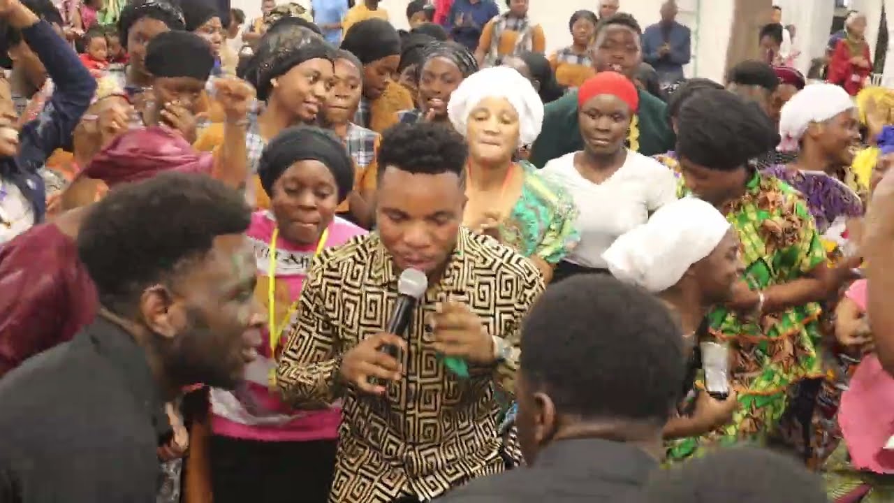 UJANA WANGU SIKITU MBELE ZA BWANA [ WIMBO] MKUTANO WA CHRISTMAS JUMAMOSI HOUSTON, TEXAS