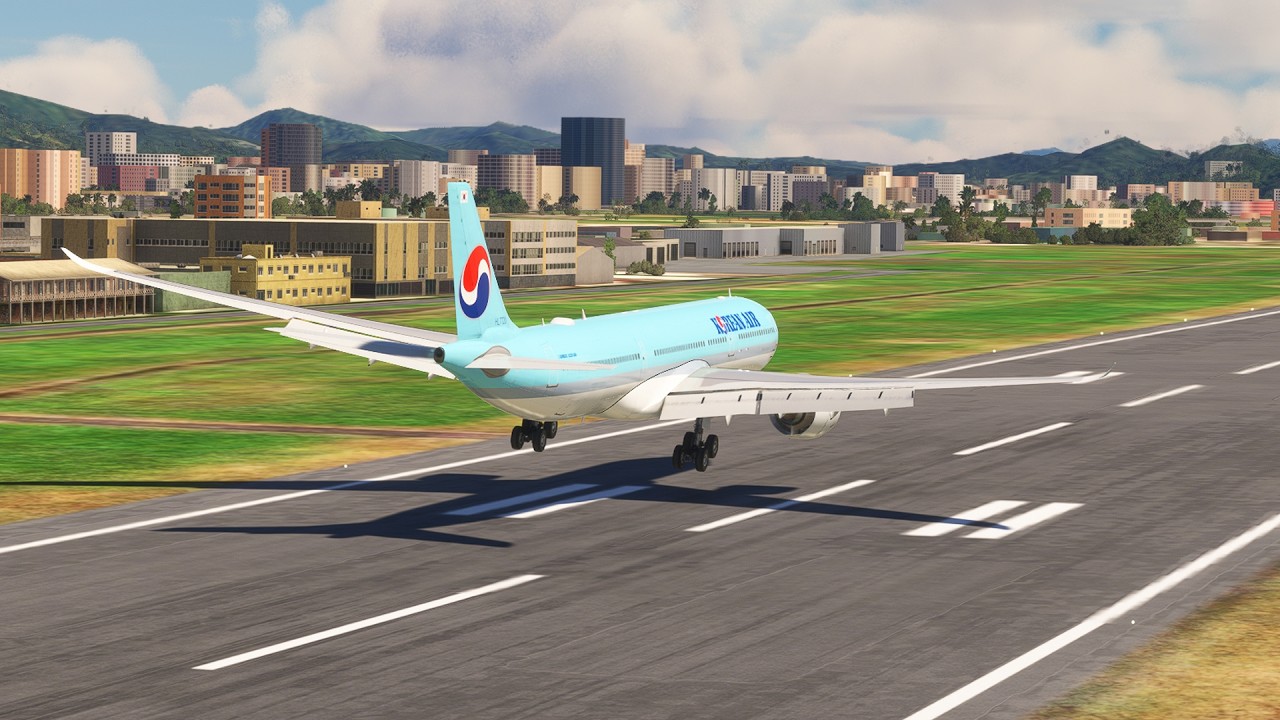 Shocking Landing! Korean Air Airbus A330 Touches Down at Songshan Airport