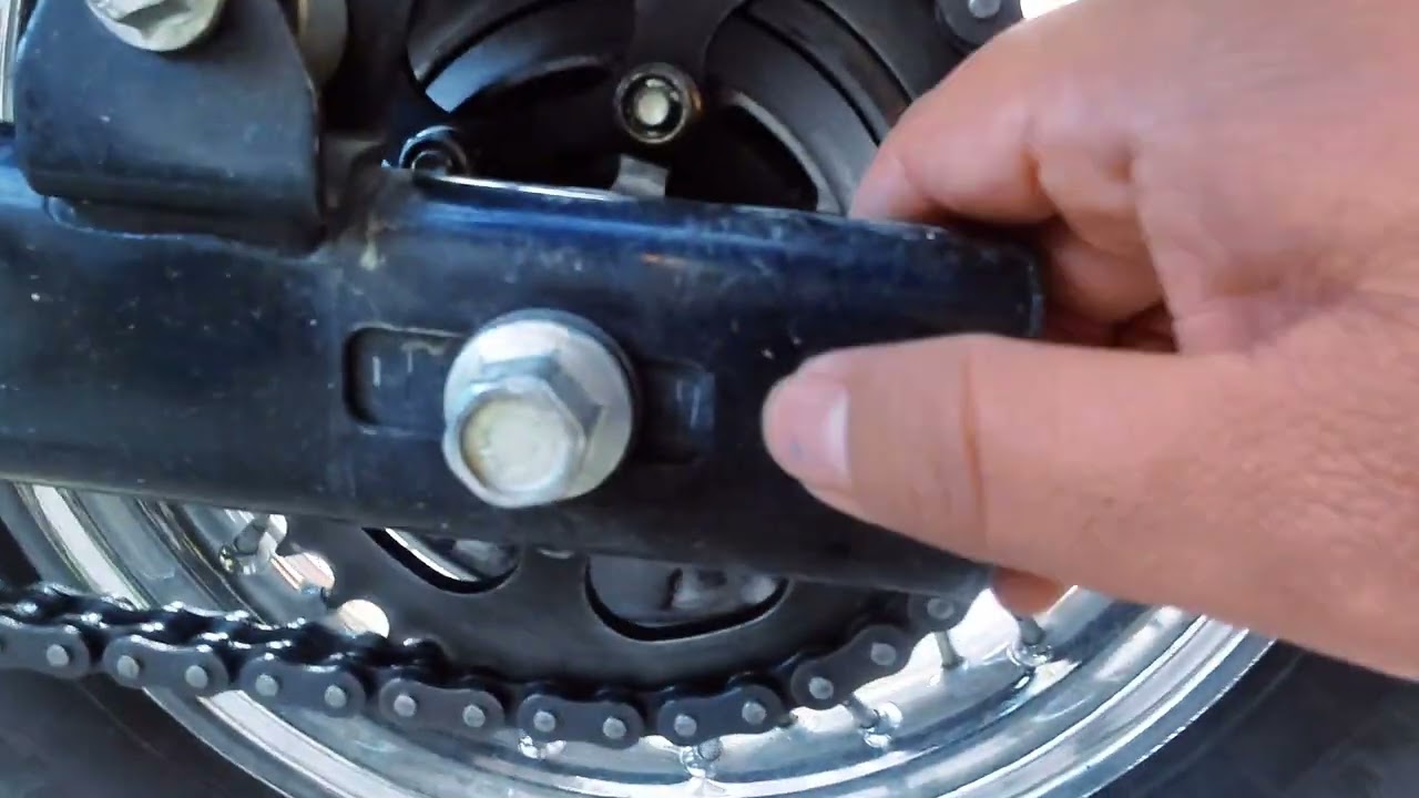¡Ajusta la Cadena de tu Moto en 5 Minutos mas o menos :)! 🚀