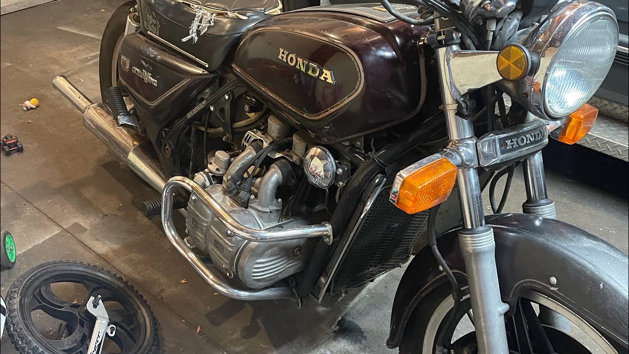 1981 Honda Goldwing GL1100 Bike Project - Part 2 - Front Caliper Rebuild