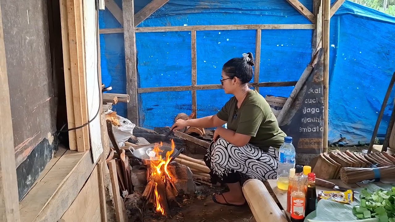 Masak Kwetiau Simple Di Saung Sawah, Penuh Kesederhanaan Dan Kehangatan