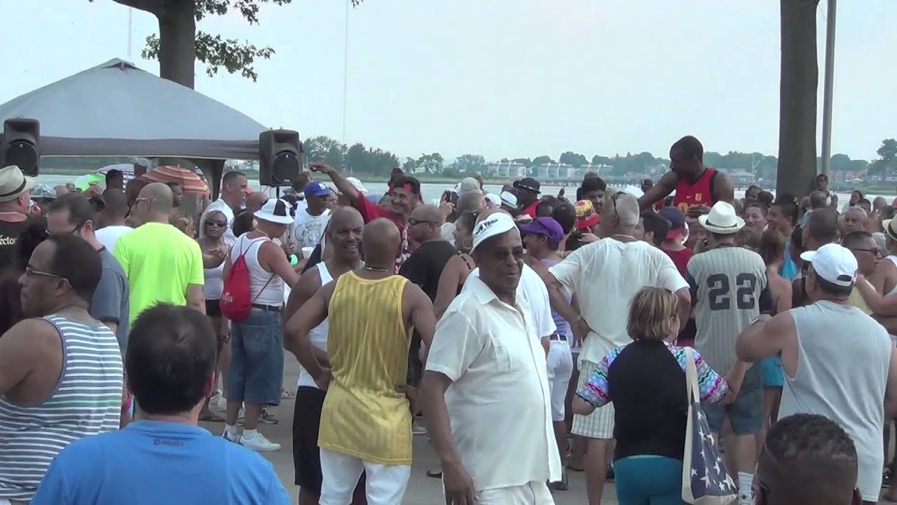 Salsa En Orchard Beach, 8/16/15,   2 of 3