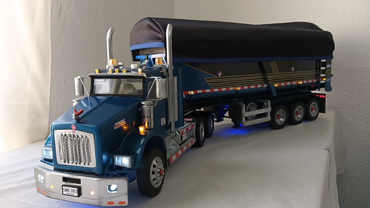 Tractomula Kenworth en madera