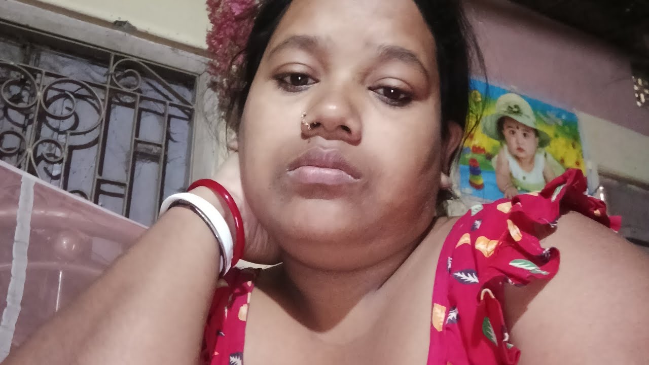 সকাল দশটা বাজে এখনো ঘুম থেকে উঠিনি আমি