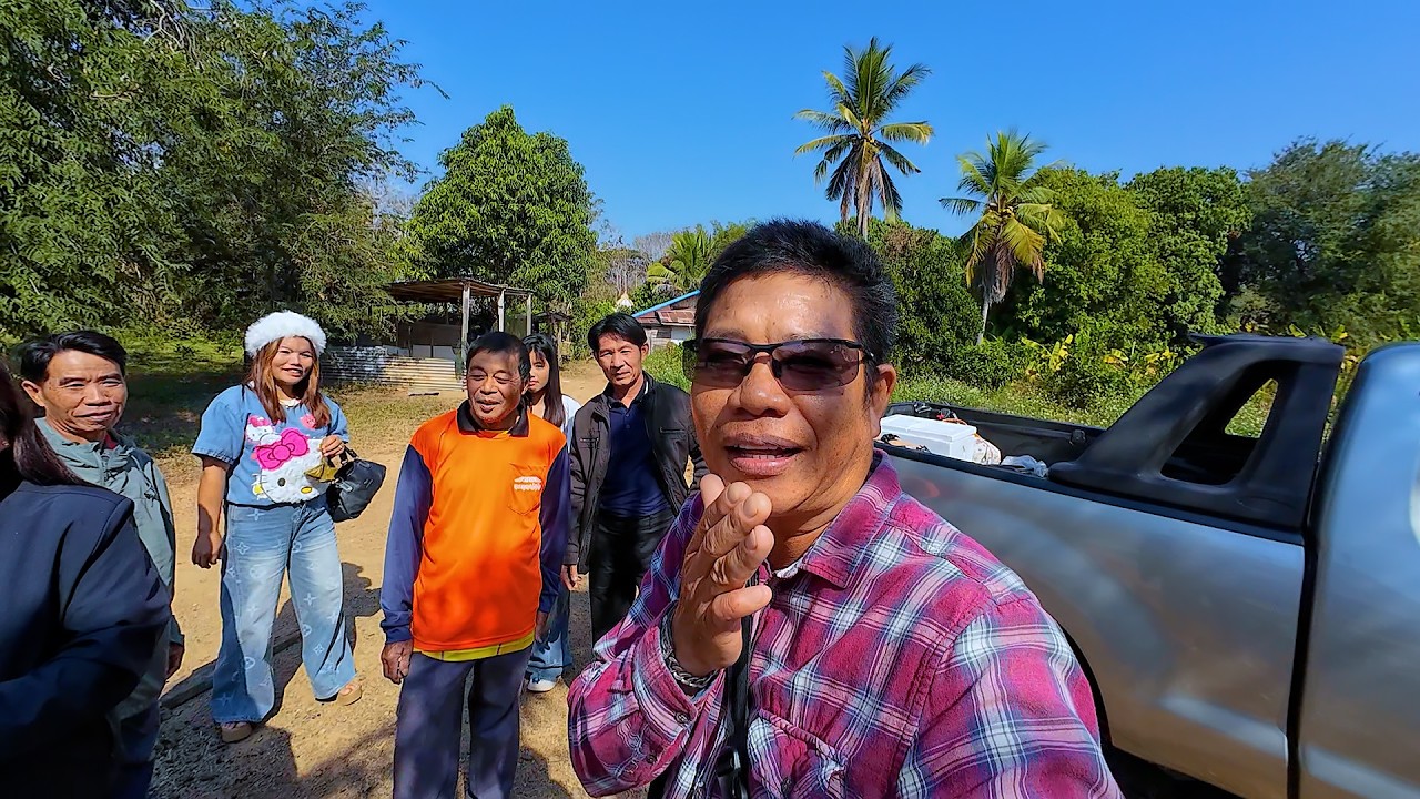 เดินทางไปร่วมงานบุญ อยู่ฝั่งเพื่อนบ้าน