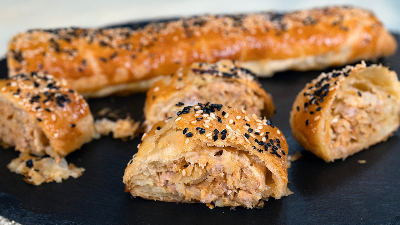 Káposztás - húsos sütemény (Sausage rolls)