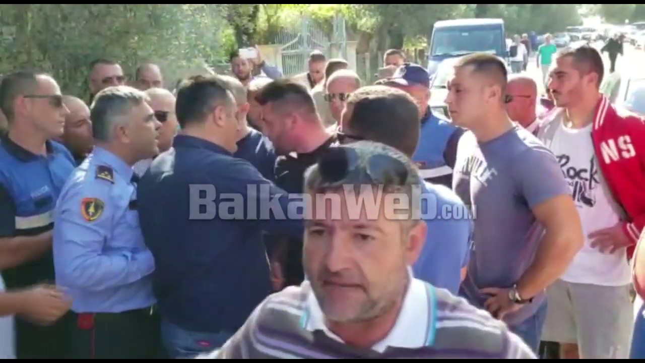 Aksioni i IKMT në Radhimë/ “I kemi me djersë, jo me lekë droge”,banorët përplasen me policinë