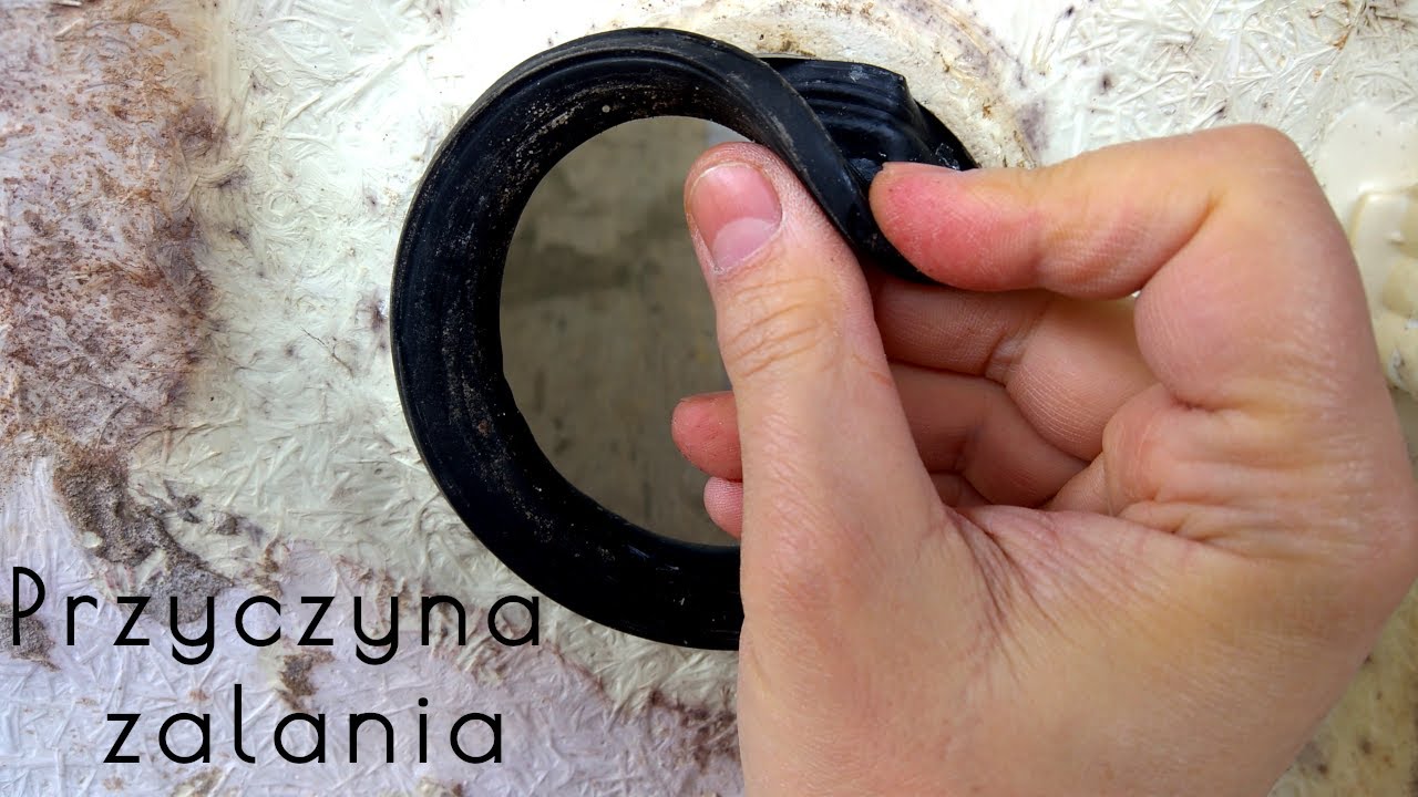 Analiza przyczyny zalania - źle założona uszczelka i niedokładnie przygotowany otwór w brodziku. 4k