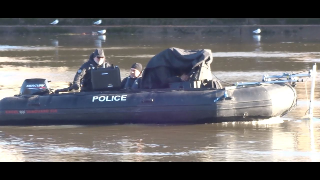 Cops River Search Boats