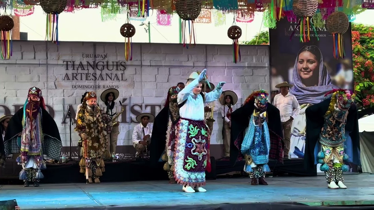 Representación de kurpites  barrio de San Juan Bautista/ Encuentro de barrios 2025 Uruapan