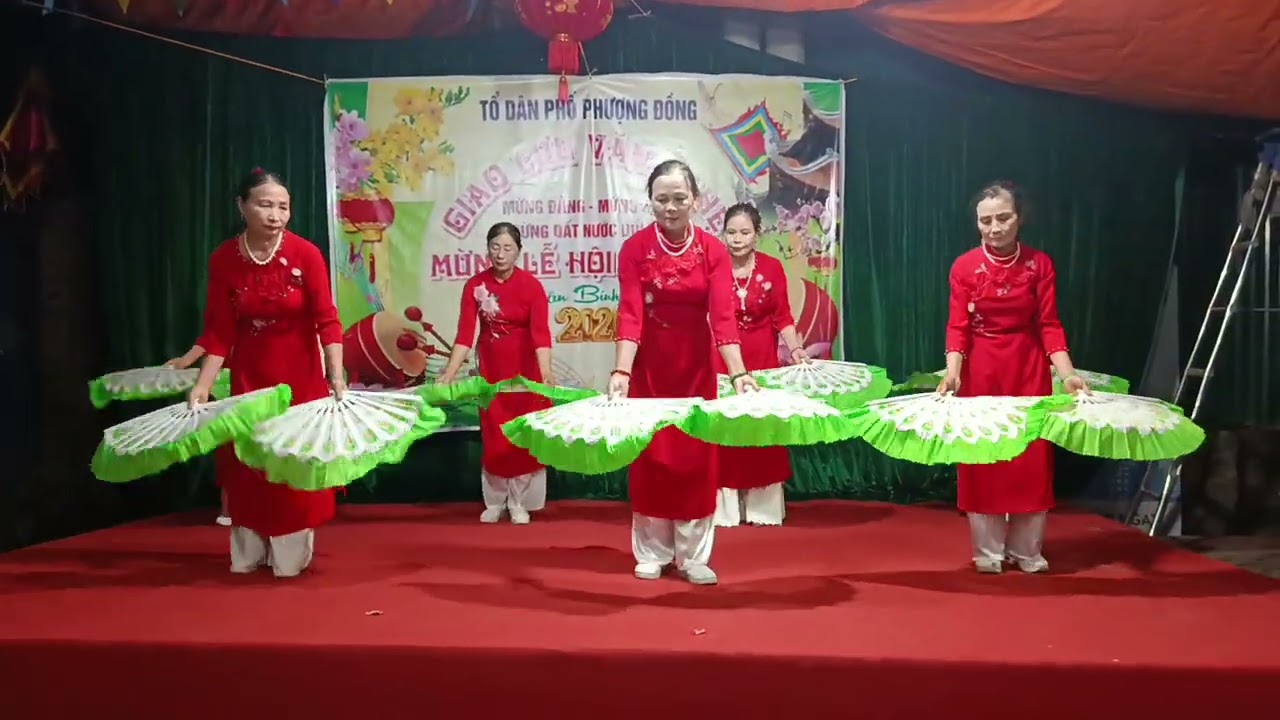 Tốp múa& sắc xuân 