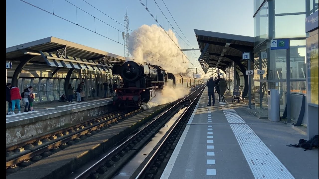 VSM Christmas Express stoomtrein komt door Arnhem Zuid!