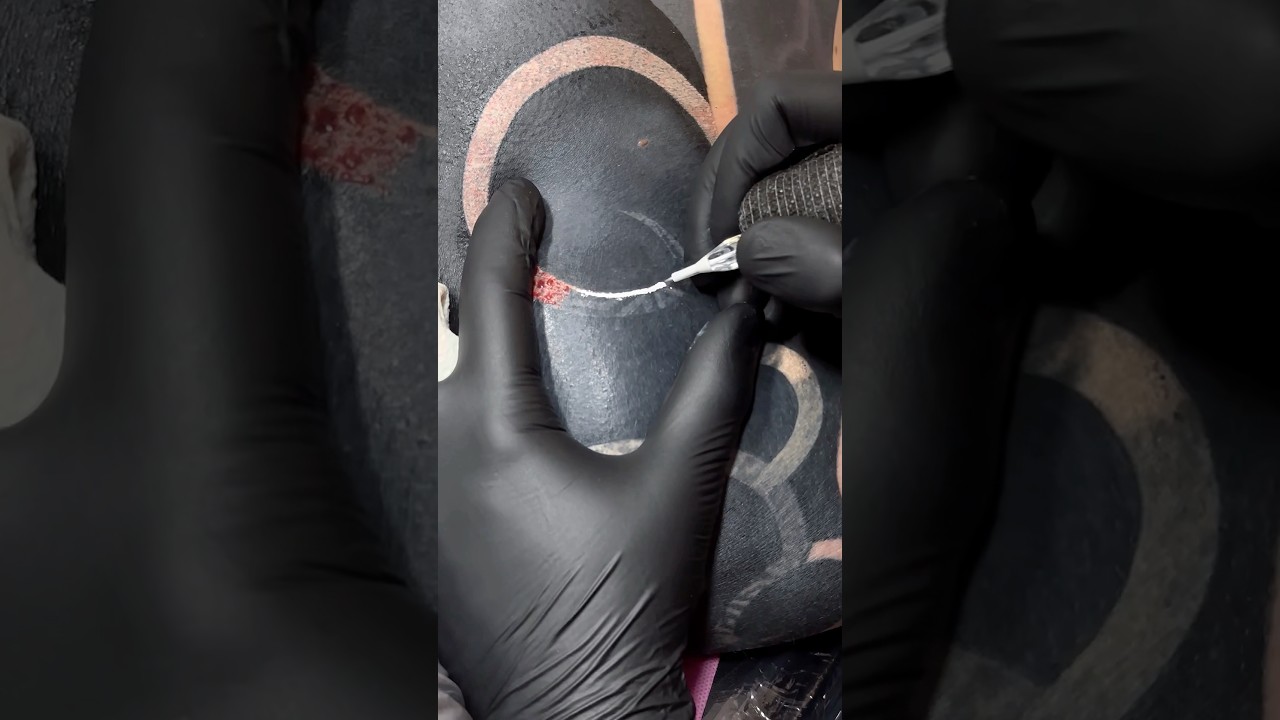 WHITE ON BLACK TATTOO! #blackouttattoo #tattoos #tattoo #whitetattoo #coveruptattoo  #tattooartist
