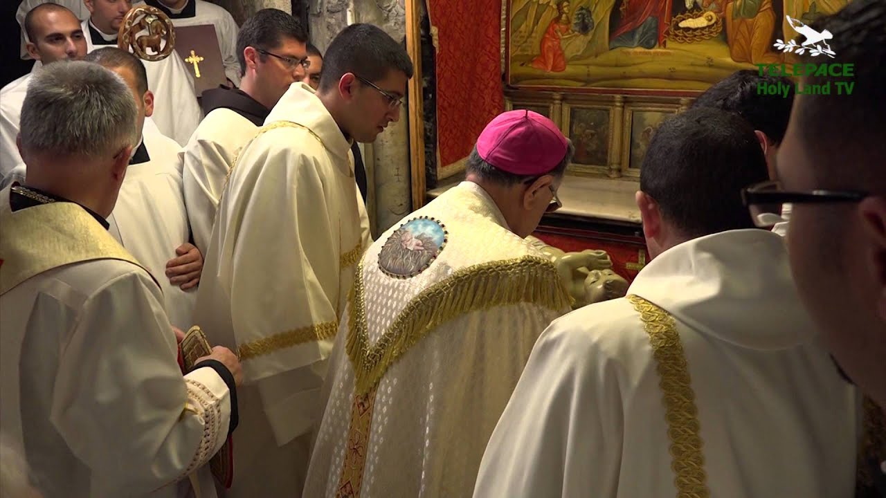 IL BAMBINELLO DI BETLEMME DEPOSTO NELLA GROTTA DELLA NATIVITA'