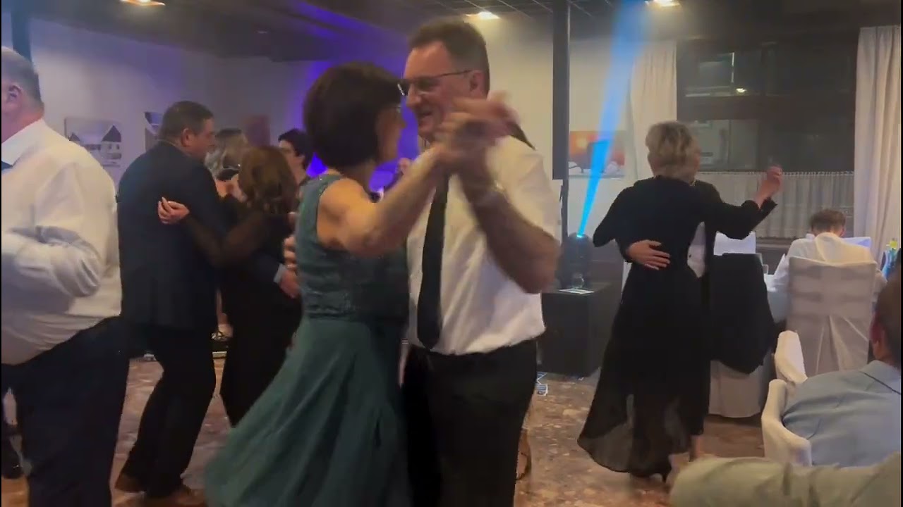 SPORTLERBALL KIRCHSCHLAG IN DER BUCKLIGEN WELT