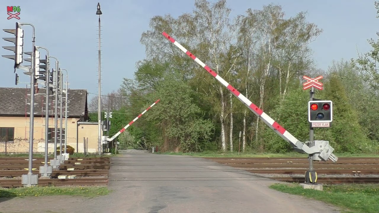 Železniční přejezd Žďárec u Skutče [P5316] - 8.4.2024 / Czech railroad crossing
