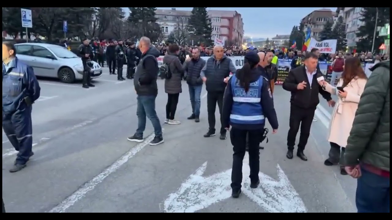 Protest masiv al minerilor la Târgu Jiu. Primarul din Rovinari s-a alăturat.