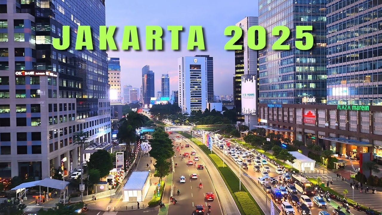 Pesona Kota Jakarta 2025 dengan Gedung Pencakar Langit Saat Menjelang Malam