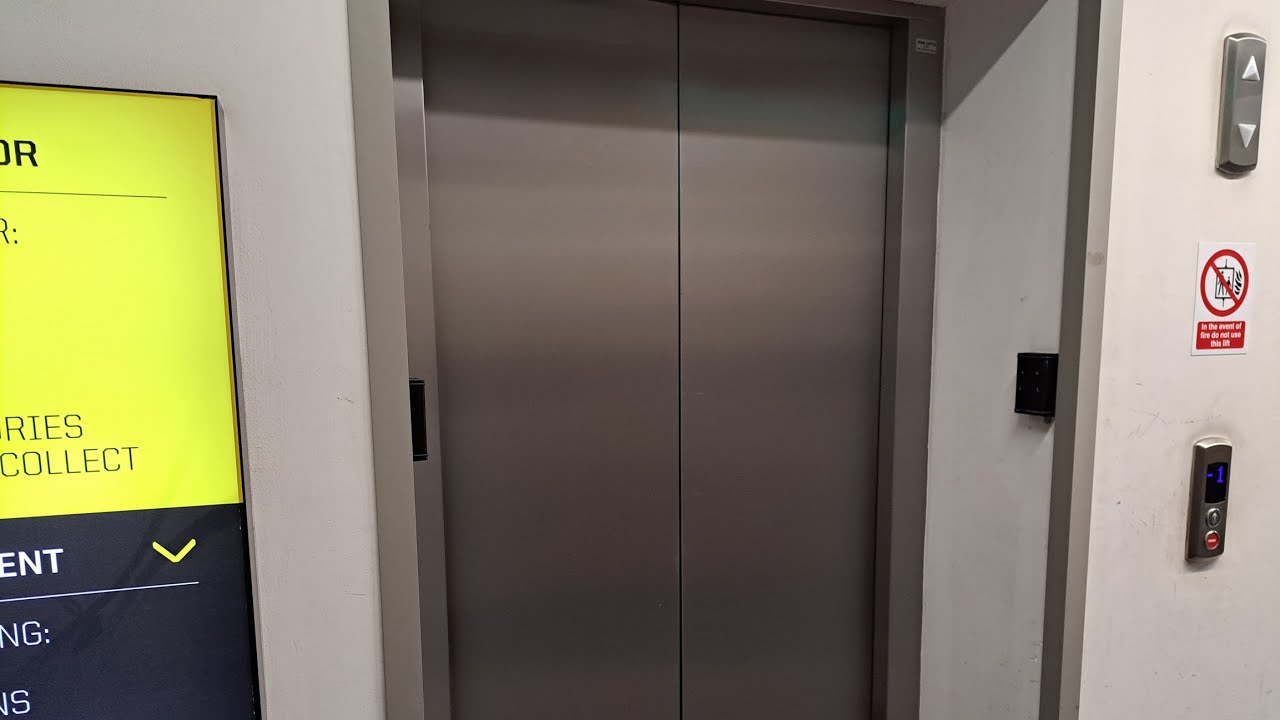 Doppler Lift At JD Sports In Leeds Briggate