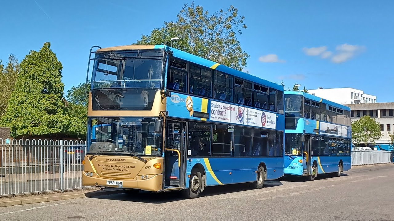 A rather quiet 20 minutes at Crawley Bus Station | 23/08/2023