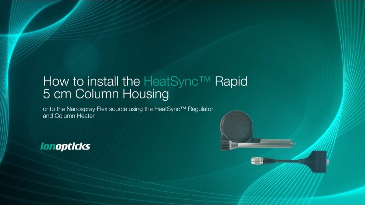 Installing the HeatSync&trade; Rapid 5 cm column housing onto the NanoSpray Flex source