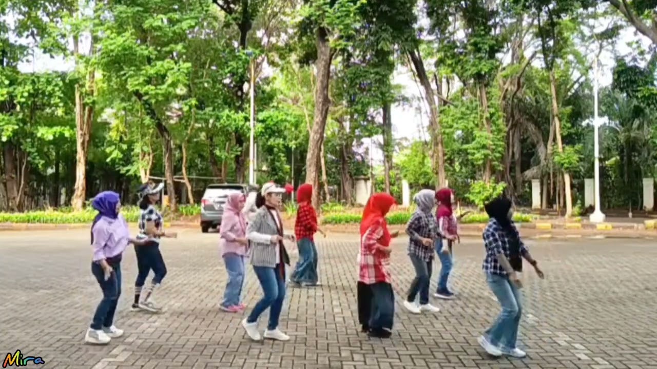 C.F.B.H.💃💃Happy Moms Family Line Dance/Choreo:Roro & Roosamekto Mamiek -January 2026