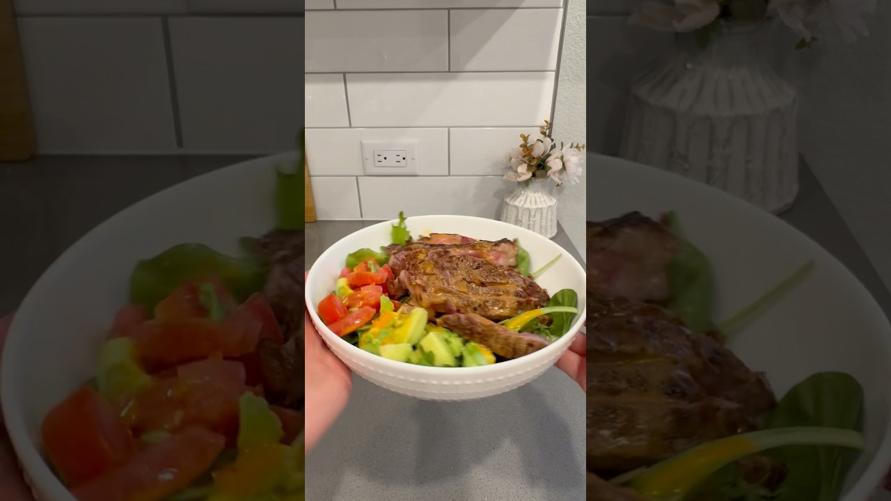 Steak salad with chipotle honey vinaigrette 🔥👏🏻 #food #cooking #cookingasmr #cookingfood
