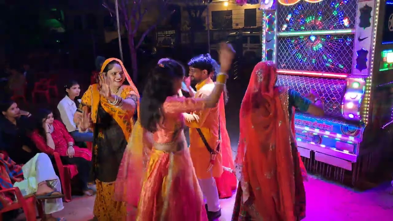 Bhiya ki sadi me sister or Bhiya ka na smjh dance 😁😁😁