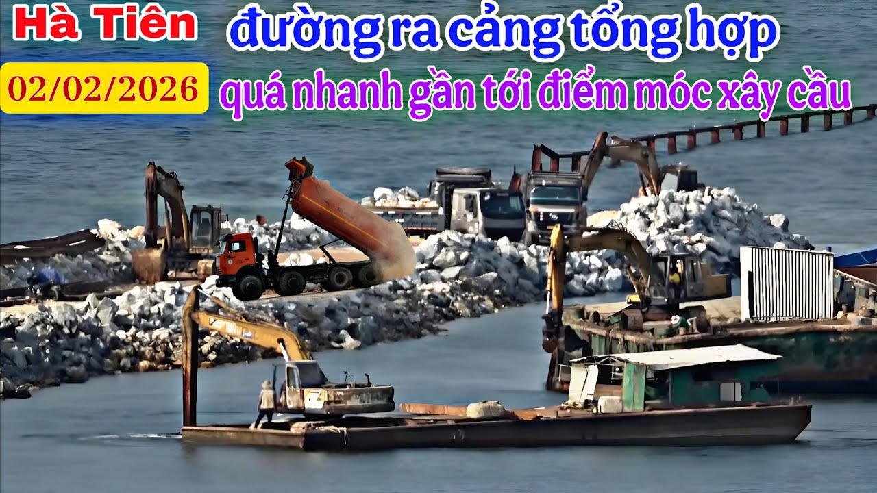 Hà Tiên 02/02 đường ra cảng tổng hợp xe Ben gặp sự cố nằm trên đường,chiều dài ra gần trụ xây cầu M1