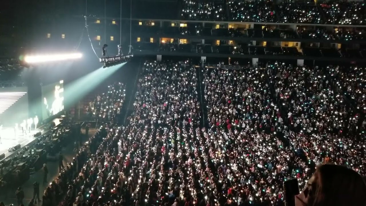 Ateez Has the Crowd Do The Wave!! Newark New Jersey 2022