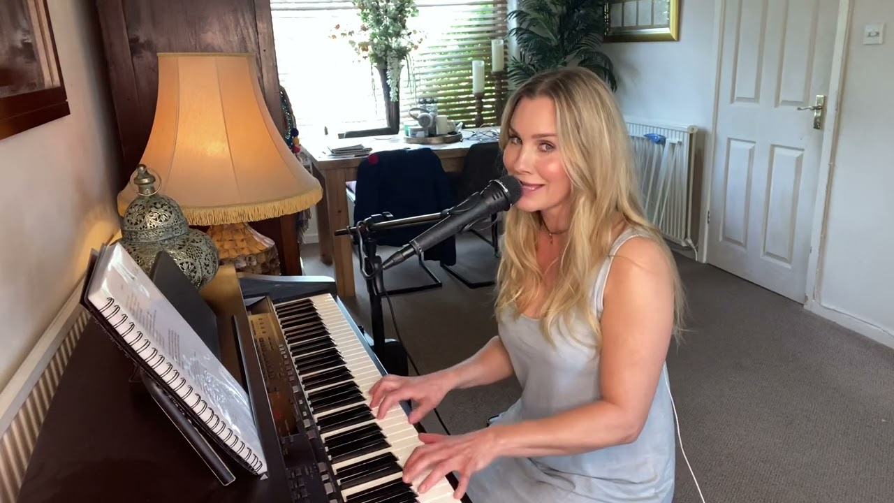 FLEETWOOD MAC- DREAMS! Cover by Emma Gilmour