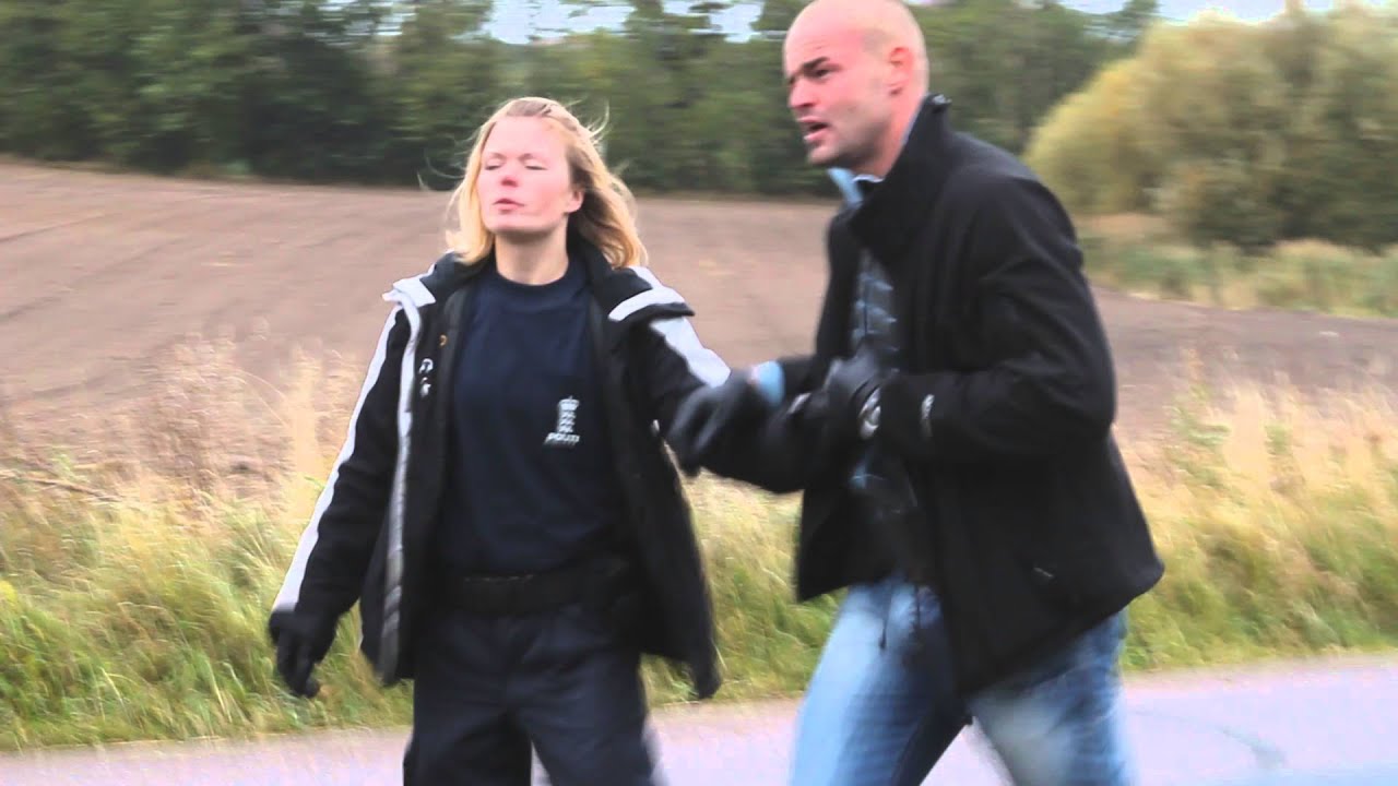 Amat&oslash;r Politi stj&aelig;ler porsche cayenne gemballa.