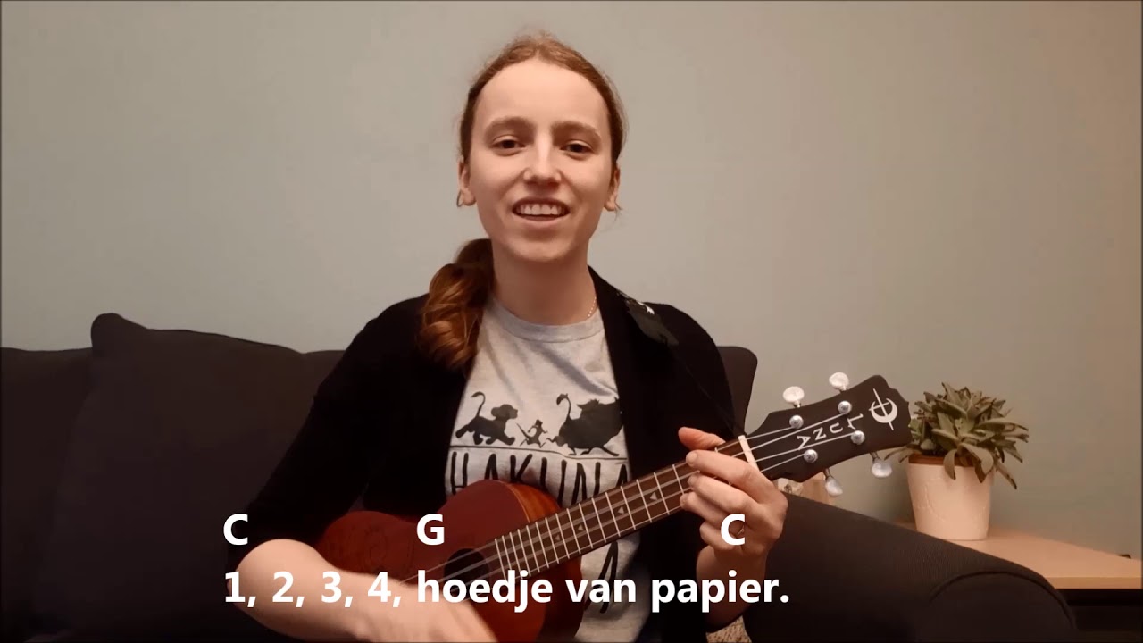 Hoedje van papier - ukelele
