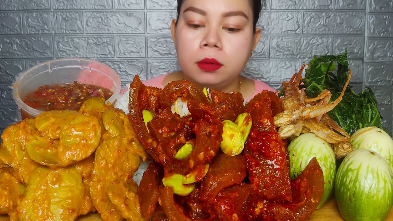 Gulai jengkol,kikil balado pete pedas ,ikan asin bulu ayam,rebusan daun pepaya,sambal terasi Mukbang